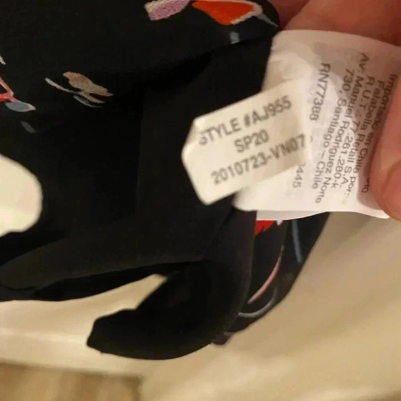 Madewell Women's Shirred-Sleeve V-Neck Top - Picture 6 of 8